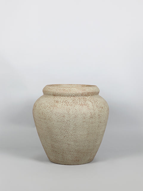 Broom Traditional Fiberglass Planter - Terra 🌿